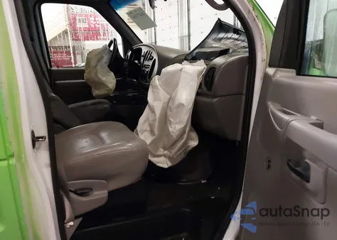 2002 Ford E-250 Commercial/Recreational z USA, uszkodzony, nr VIN 1FTNE24L02HB73562